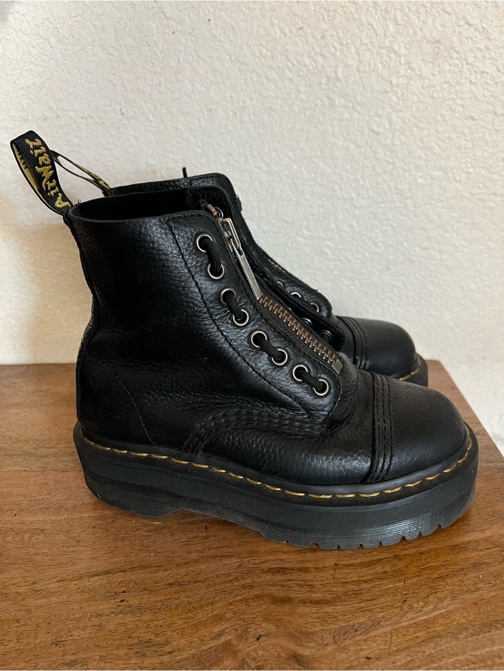 Dr. Marten Sinclair Milled
Nappa Leather Platform Boots Size 5